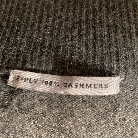 Pure 2 ply cashmere XS cashmere zip front sweater. Grey, oatmeal - Picture 5 of 8